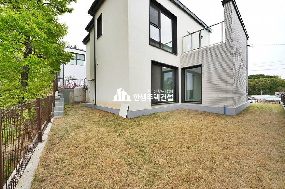 경기 고양일산동구 성석동 몬트리움 N.14 > 앞마당 > 전원주택 분양 매물번호 12655 사진 31